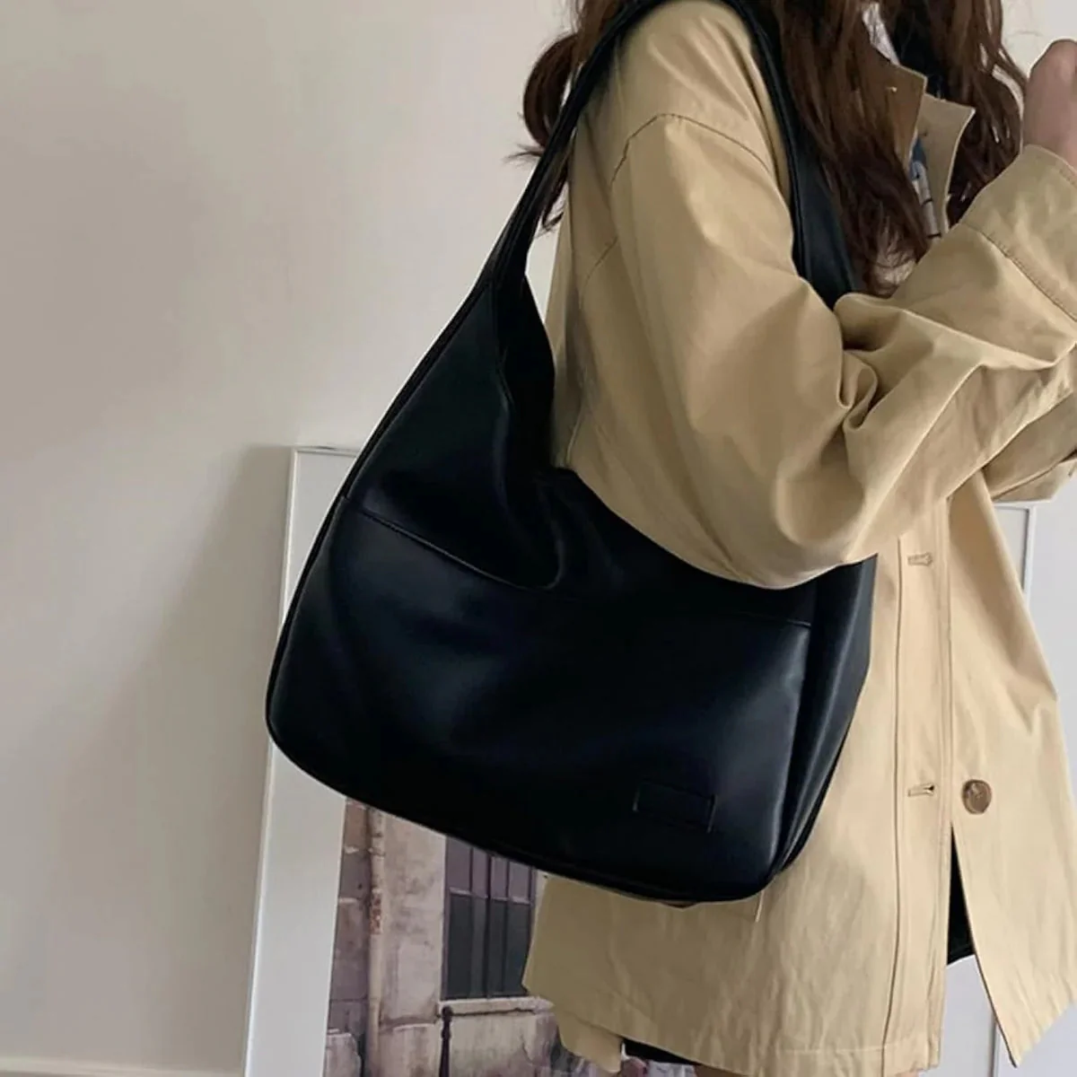 Sakari Elegant Handbag - Image 3