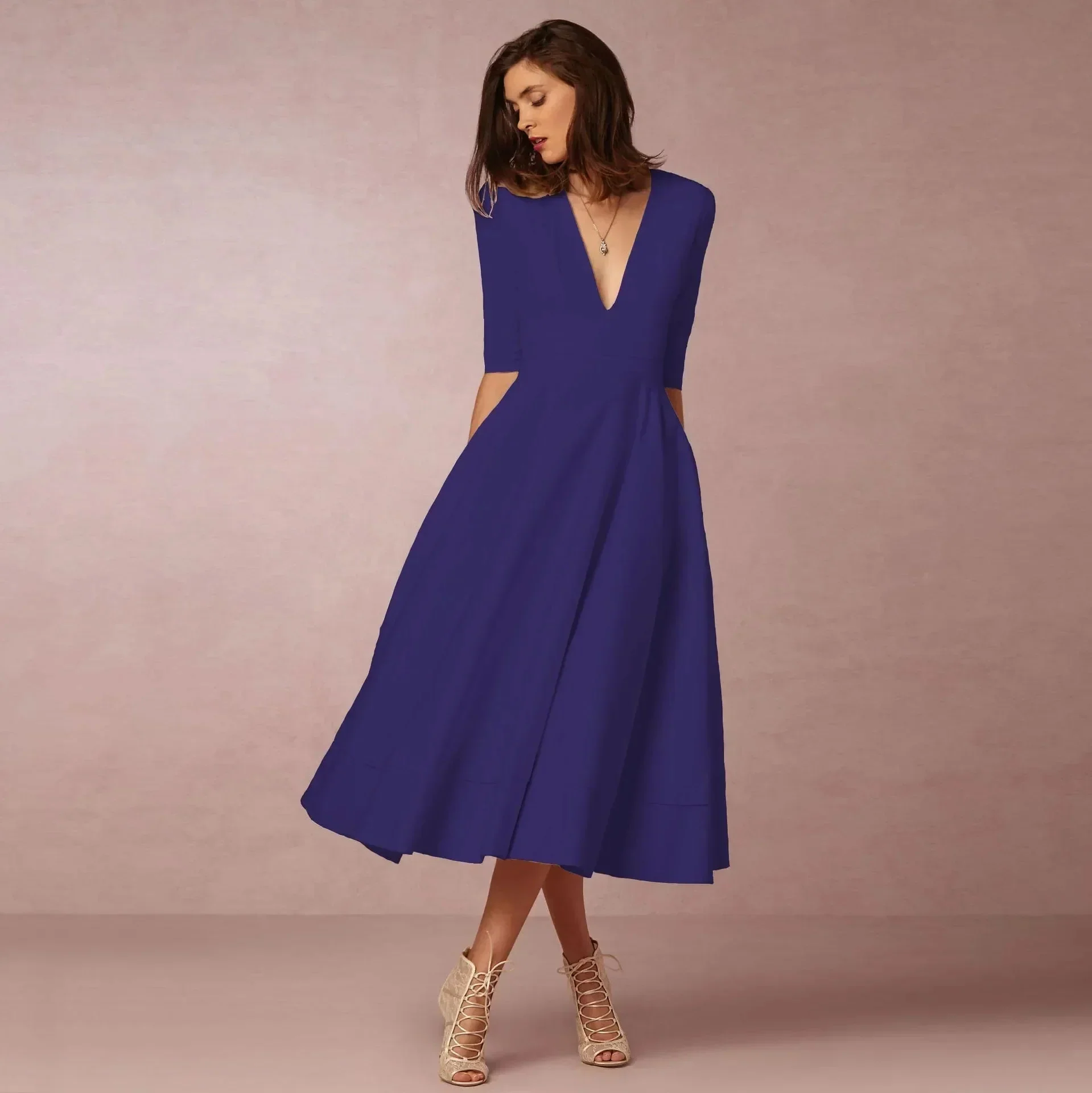 Elegant Fitted Midi Dress with Tailored Cut for Evening Occasions