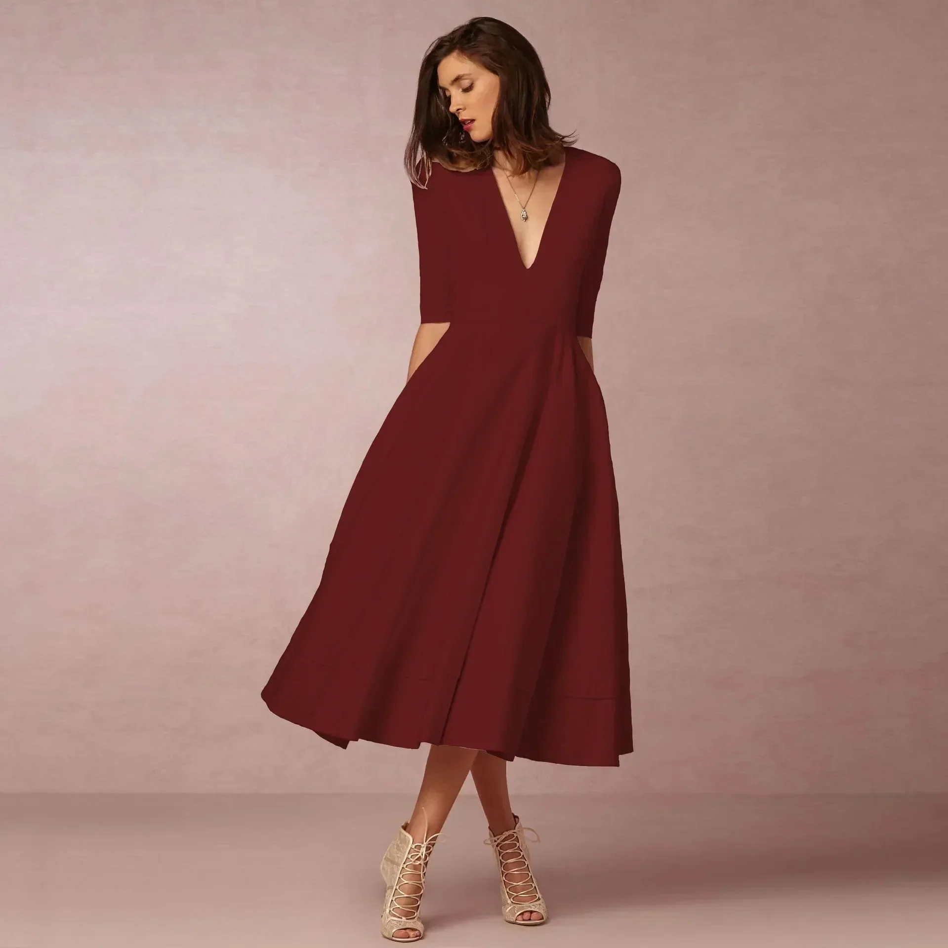 Elegant Fitted Midi Dress with Tailored Cut for Evening Occasions - Image 4