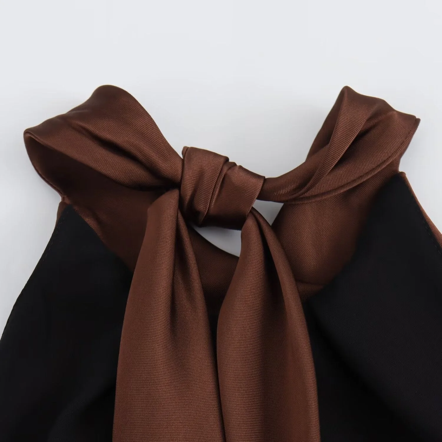 Elegant Velvet Midi Dress for Evening Wear - Image 7