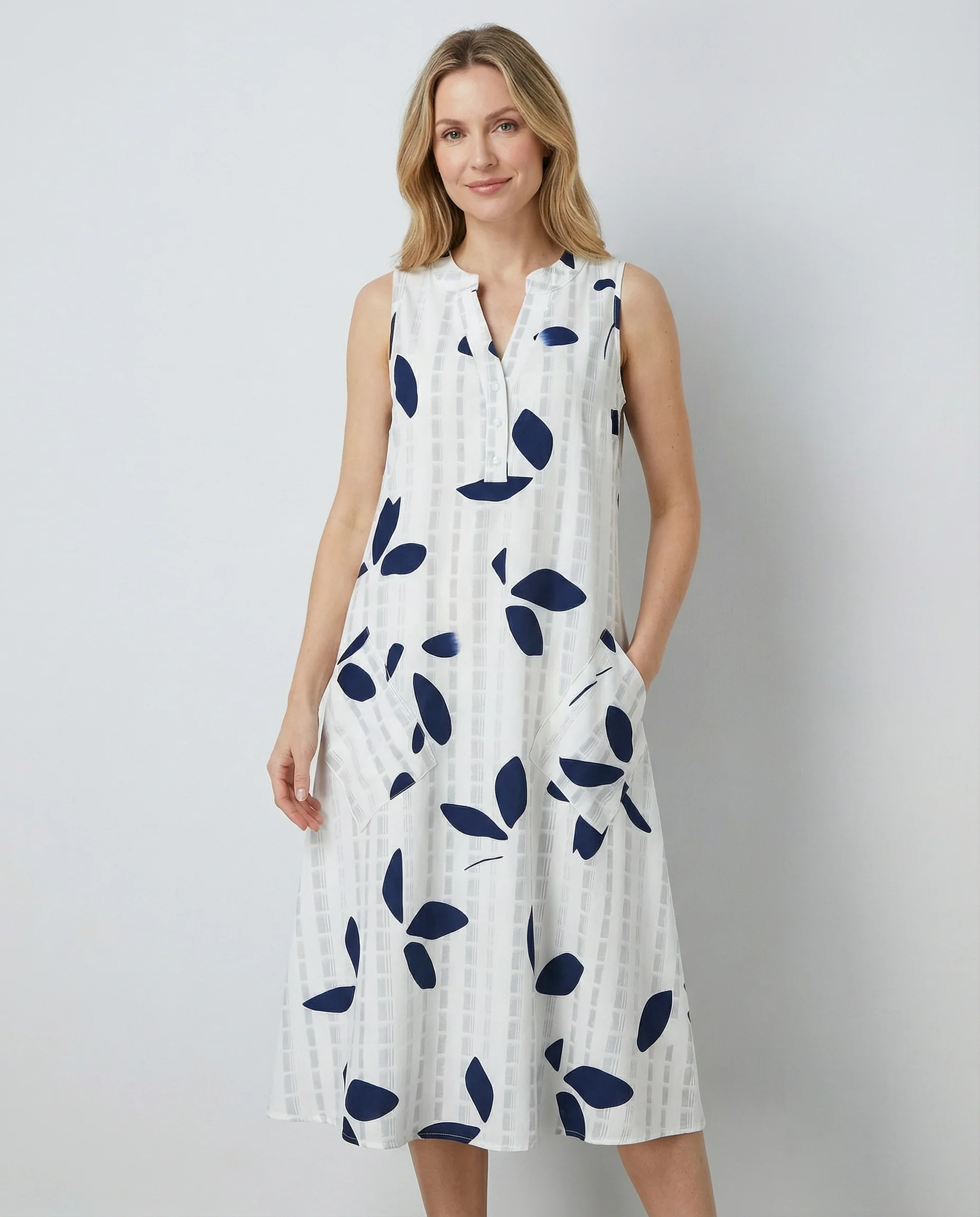 Leaf Print Maxi Dress – Stylish V-Neck Sleeveless Summer Look