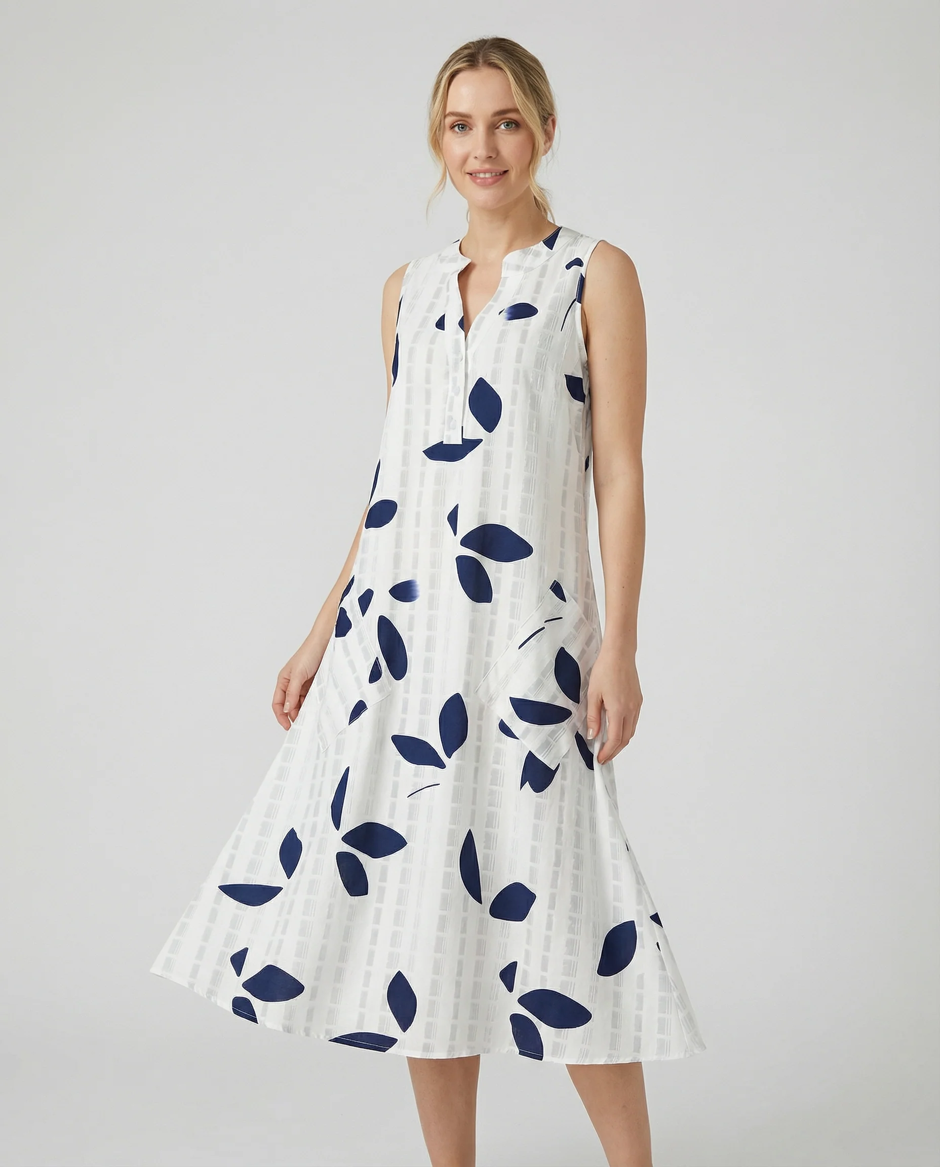 Leaf Print Maxi Dress – Stylish V-Neck Sleeveless Summer Look - Image 2