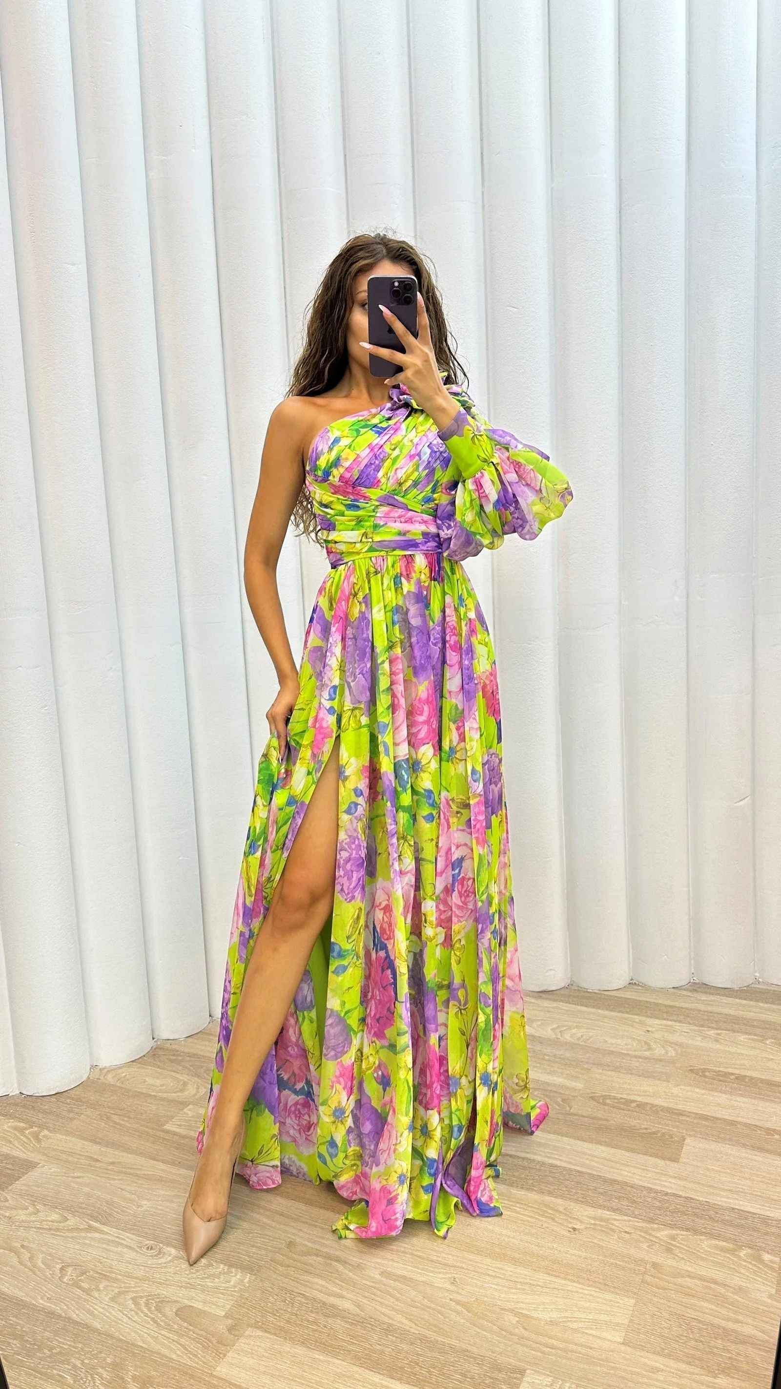 Elegant Flowy Shoulder Dress for Summer Events - Image 4